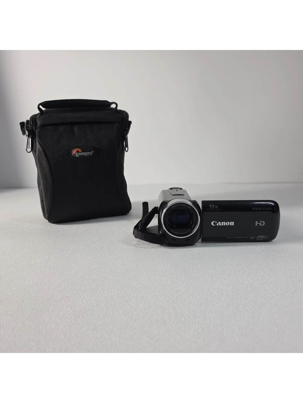 Canon VIXIA HF R40 Full HD 1080p Camcorder Video Camera w/53x Zoom Bundle